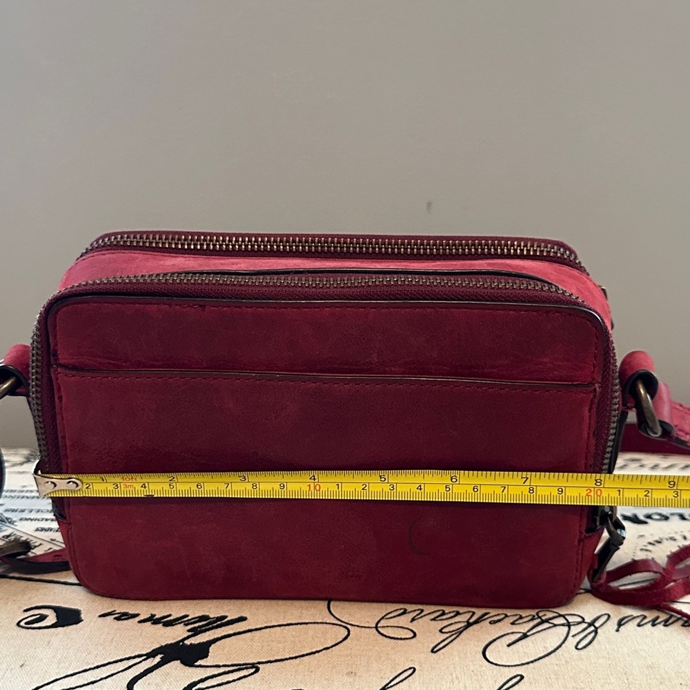 Frye Leather Zip Top Sangria Camera Bag Purse - Picture 9 of 10